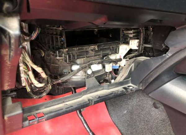 ควรล้างแอร์รถยนต์เมื่อไร ล้างอย่างไรให้สะอาด