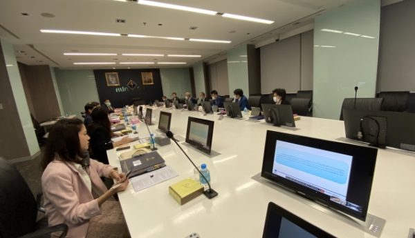 คปภ. ผ่อนผันเก็บเบี้ยประกันรถยนต์นาน 6 เดือน รับมือโควิด-19