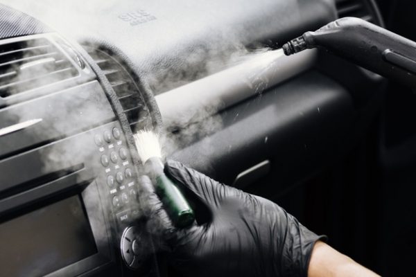 ฆ่าเชื้อโควิด-19 ในรถ พ่นน้ำยาฆ่าเชื้อ หรือ อบโอโซน แบบไหนดีกว่า