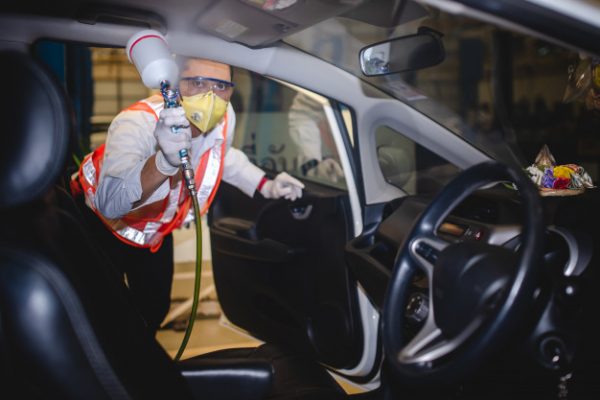 ฆ่าเชื้อโควิด-19 ในรถ พ่นน้ำยาฆ่าเชื้อ หรือ อบโอโซน แบบไหนดีกว่า