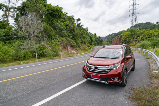 ที่จอดรถ แบบไหนหลีกเลี่ยง เสี่ยงรถยนต์เสียหาย