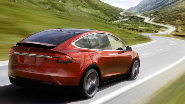 ทำความรู้จักรถยนต์ Tesla รถยนต์ไฟฟ้าล้ำอนาคต