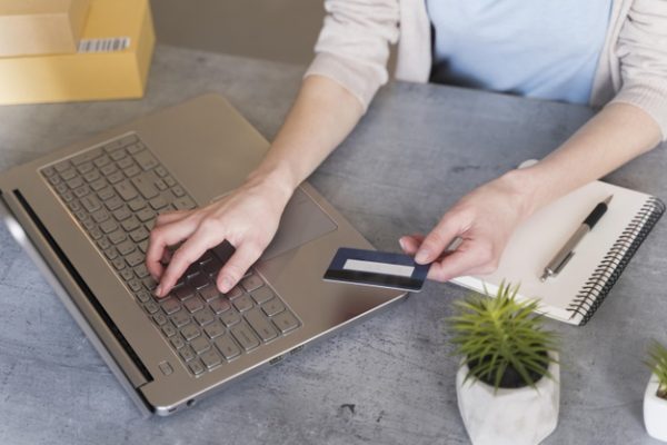 สมัคร บัตรเครดิตใบแรก เลือกแบบสะสมคะแนน ดีมั้ย