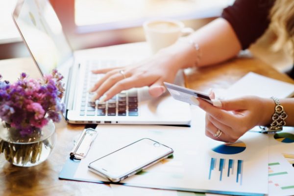 บัตรเครดิตใบไหน ช้อปปิ้งออนไลน์ Shopee / Lazada ได้คะแนนสะสมพิเศษ