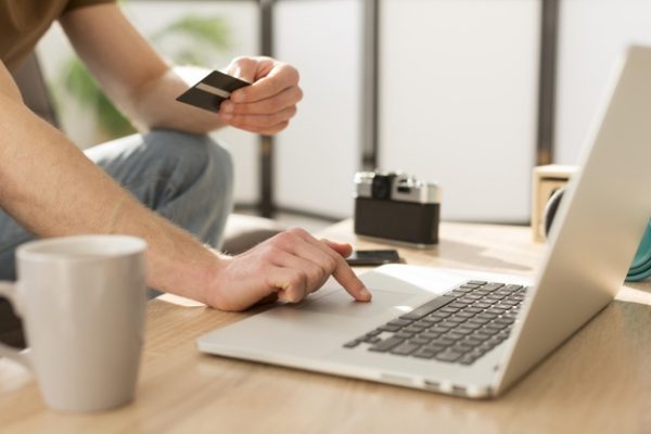 ช้อปปิ้งออนไลน์ ผ่านบัตรเครดิต ดีหรือไม่