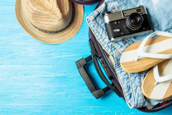 เช็กลิสต์ 10 ไอเทมสำคัญ ที่ต้องมีติดกระเป๋า เมื่อเดินทางไปต่างประเทศ