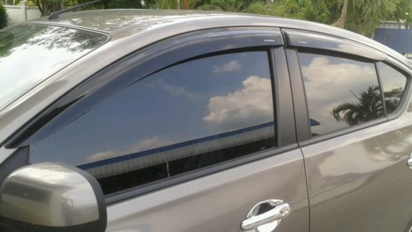 ติดคิ้วกันสาดรถยนต์ ดียังไง มีข้อเสียหรือไม่