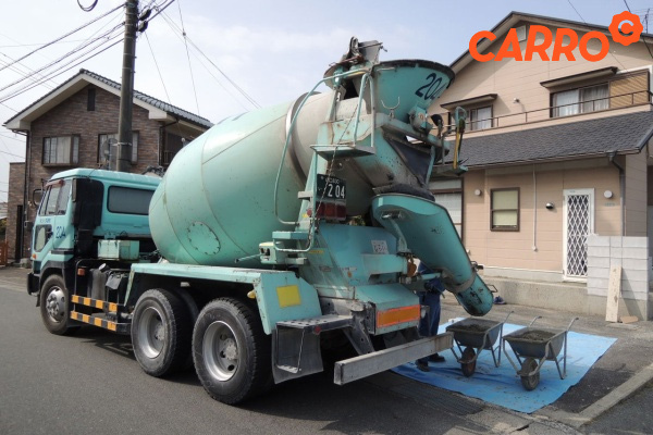 ขับรถตามหลังรถบรรทุกใหญ่ อันตรายที่อย่ามองข้าม!