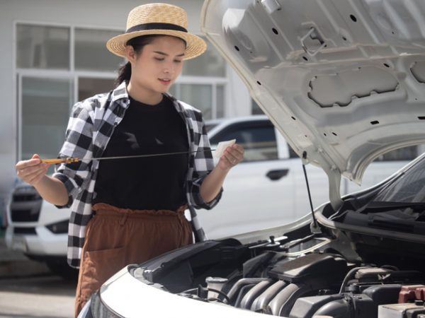 7 เทคนิคดูแลรถยนต์ ที่ผู้หญิงควรรู้