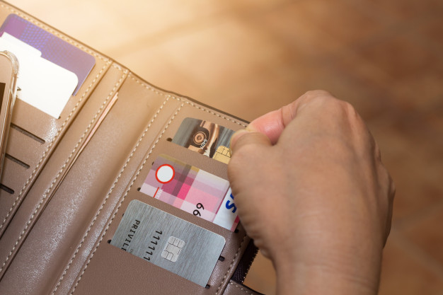 บัตรเครดิต มีเอาไว้ติดเป๋าดีกว่าคิดเยอะ