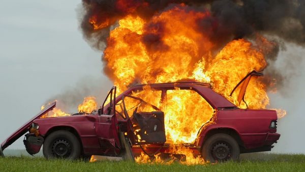 ไฟไหม้รถ ทำไงดี ประกันรถยนต์คุ้มครองไหม