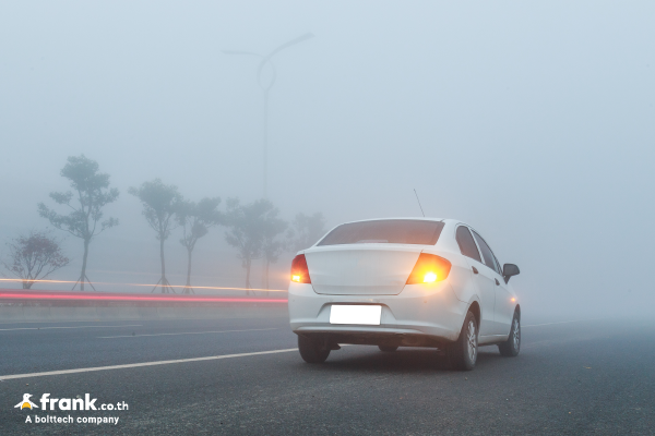 โดนปาหินใส่กระจกรถต้องทำอย่างไร เคลมประกันได้ไหม?