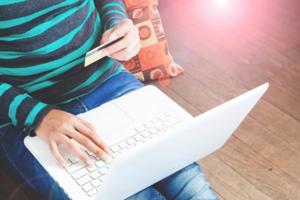 ช้อปปิ้งออนไลน์ เลือก บัตรเครดิต แบบไหนถึงจะคุ้มค่า