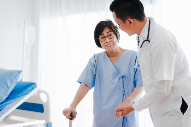 ประกันสุขภาพ ลดหย่อนภาษี เมืองไทย Health Smile