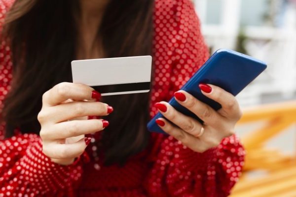 ปีใหม่ ใช้จ่ายแบบมั่นใจ บัตรเครดิต ใบไหนดี