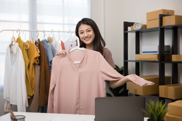 ตารางสีเสื้อมงคล 2565 เสริมมงคล รับทรัพย์ เพิ่มความเฮง ความปัง