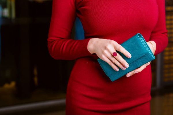 สีกระเป๋าสตางค์ตามวันเกิด 2565 เสริมดวง ดูดทรัพย์ ใช้แล้วเฮง ร่ำรวย