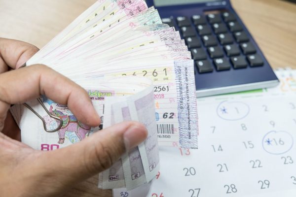 ไขข้อสงสัย "ถูกหวย" ถูกรางวัลที่ 1 ต้องเสียภาษีหรือเปล่า?