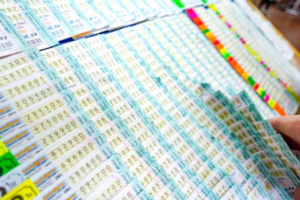 ไขข้อสงสัย "ถูกหวย" ถูกรางวัลที่ 1 ต้องเสียภาษีหรือเปล่า?