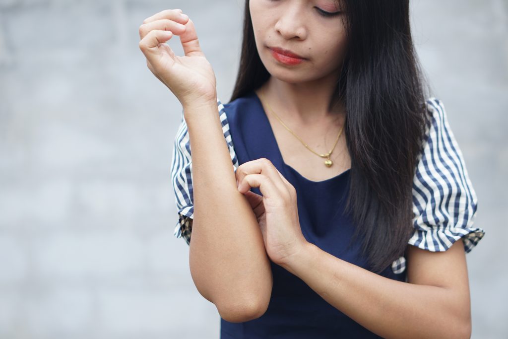 ยุงเลือกกัดตามสีเสื้อผ้า