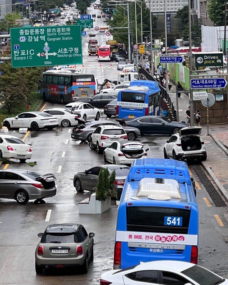 หนักสุดในรอบหลายสิบปี กรุงโซล ประเทศเกาหลีใต้โดนหนัก พายุฝนถล่ม น้ำท่วมหลายจุด...พร้อมดู ประกันภัยบ้าน ต้องทำ คุ้มครอบครบทั้งปัญหาไฟไหม้ และน้ำท่วม